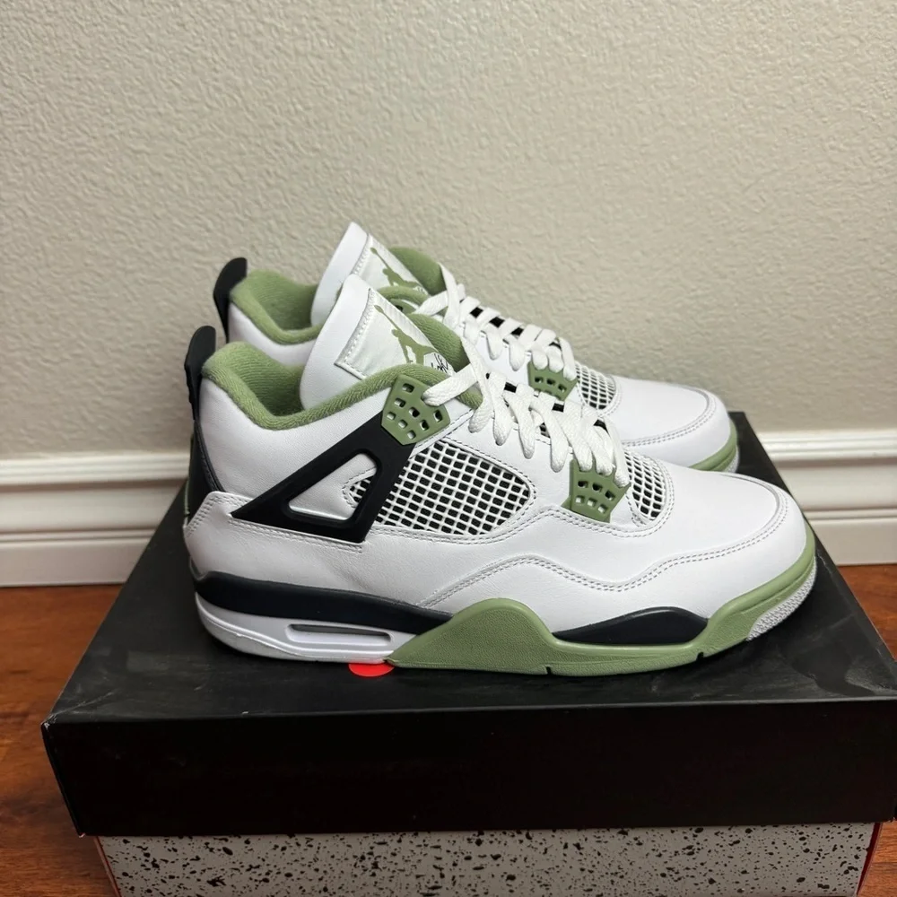 Jordan 4 Seafoam Womans Size 11
